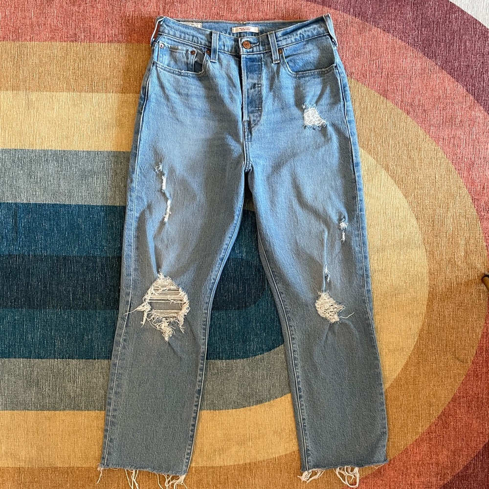 Levis Premium light blue distressed wedgie straight size 27/28